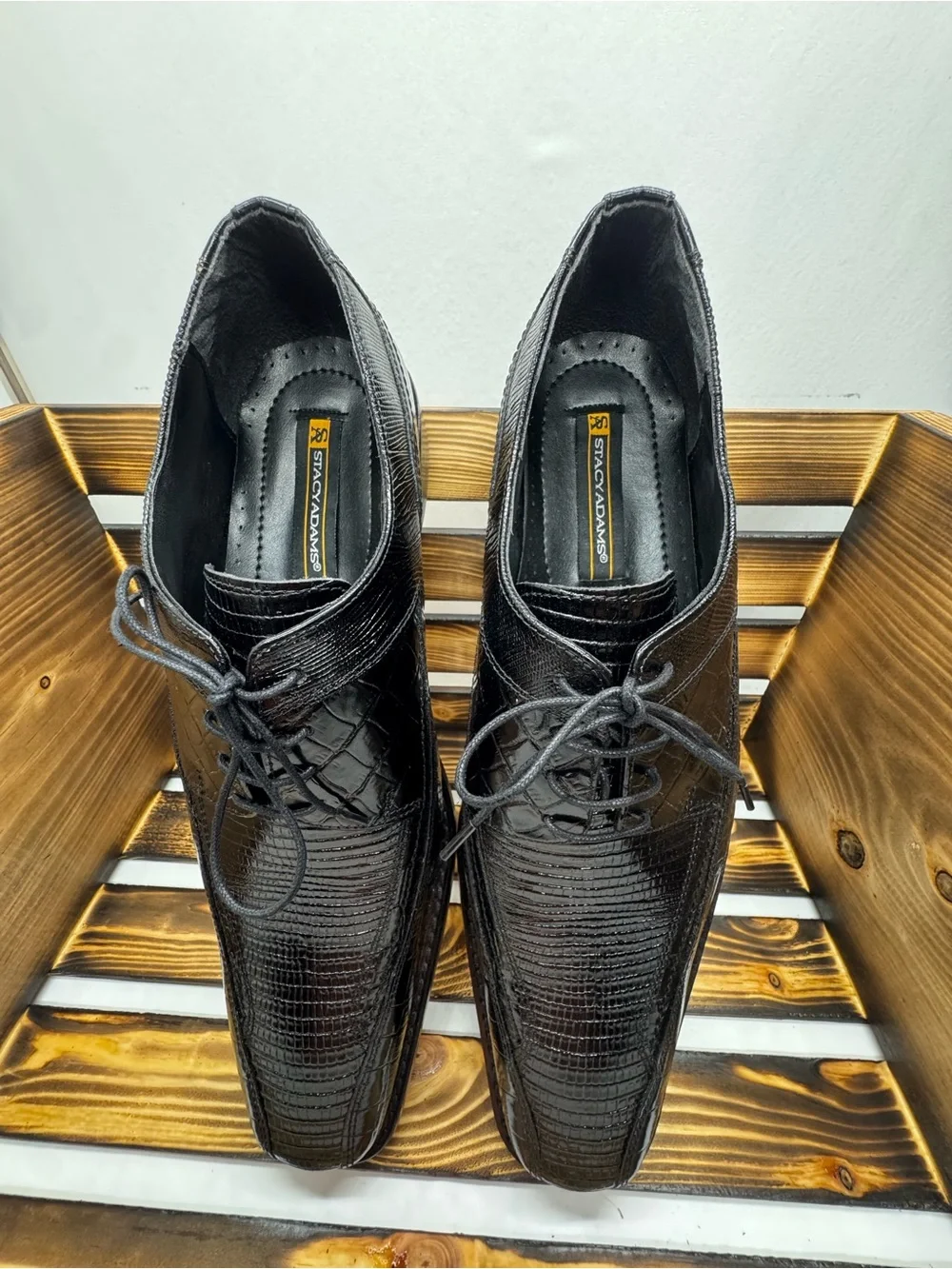 Stacy Adams Black Croc-Embossed Lace-Up Oxfords #0128